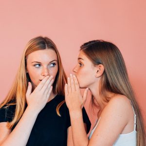 Read more about the article Venting Vs. Gossiping – 5 Differences To Tell Them Apart